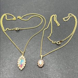 Vintage bundle of 2 necklaces